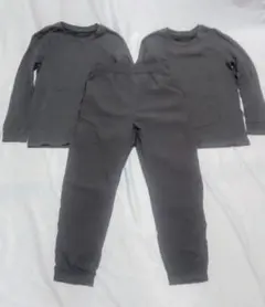 ユニクロ 極暖シャツ2枚＋暖パン 130