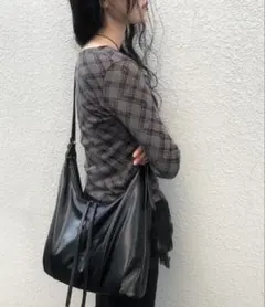 anyonemore フェイクレザータックショルダーバッグ