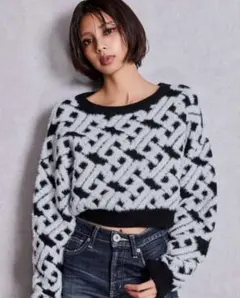 【‼️本日限定価格‼️】GYDA GCチェーンロゴ ラメニットトップス 黒短丈