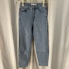 Stradivarius MOM SLIM デニムパンツ ライトブルーのサムネイル