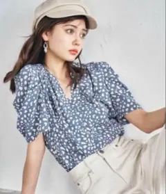 パワショルVネックダルメシアン柄ブラウス