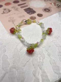 ストロベリービーズブレスレット