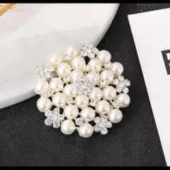 ブローチ　パール　フラワー　ホワイト　入学式　卒業式　入園式　卒園式　結婚式