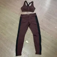 FOREVER 21 バーガンディ スポーツウェア セット　上Ｓサイズ下Ｍサイズ