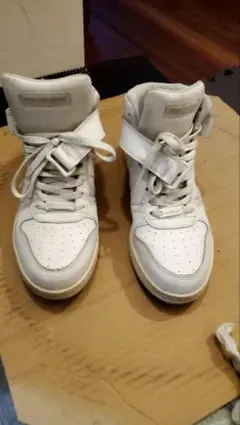美品 アディダスのハイカットスニーカー