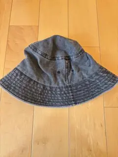 グレー バケットハット 通気孔付き