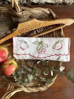◆フランスアンティーク｜ラスト1点手刺繍ミニポーチ赤い果物りんごナプキン小物入れ