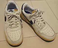 NIKEAIRFORCE1　スニーカー ホワイト/ネイビーロゴ　２５cm