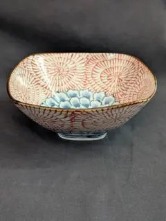 特価品、波佐見焼、花弁内外蛸唐草【赤】５寸角盛鉢【サラダ鉢】のサムネイル