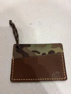 迷彩柄レザー パスケース ストラップ付き