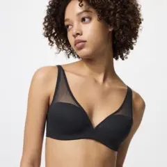 ワイヤレスメッシュブラ/3Dホールド　UNIQLO