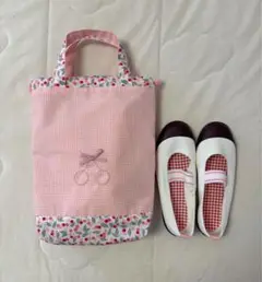 【メルかあさん】familiar チェリー刺繍 レッスンバッグ メルかあさん様専用】familiar チェリー刺繍 レッスンバッグ