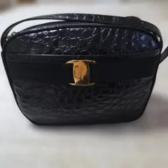 フェラガモ　黒 クロコダイル型押し ショルダーバッグ