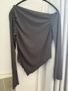 ワンショルダースリーブトップス　チャコール