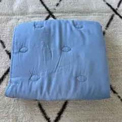 青い雲模様の敷きパッド
