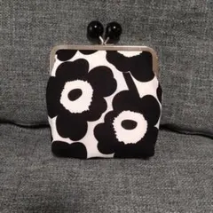 白黒花柄がま口ポーチ⑨