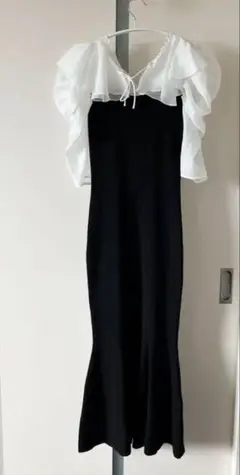 Snidel フリル付き黒と白ロングワンピース