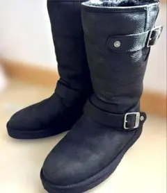お値下げアグ　UGG ムートンブーツ 黒　エンジニアブーツ　ブラックバックル付き