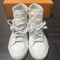 Nike ホワイト ハイカットスニーカー