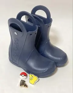 新品同様crocsクロックス長靴レインシューズ17.5㎝ポケモンシビッツ３個付き