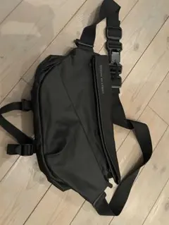 ウエスト ボディバッグ