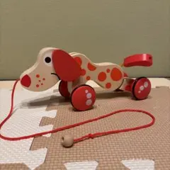 木製犬型引き車 赤と白の水玉模様