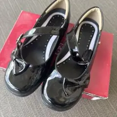 ブラックリボン付きバレエシューズ