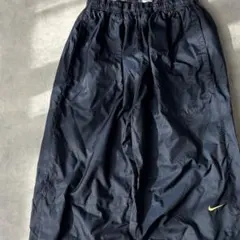 ナイロンパンツ