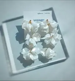 ホワイト フラワー 花びら 3連 ブライダル ピアス イヤリング ハンドメイド