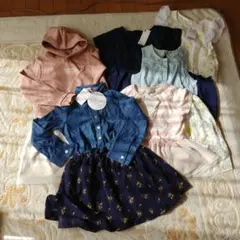 フード付きワンピースと花柄ワンピースセット 130cmと140cm