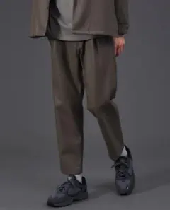 MYSELF ABAHOUSE ネオレザー スリムテーパードパンツ グレージュ