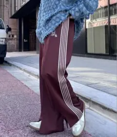 Confirm サイドライン ワンポイント刺繍 センタースリット ジャージパンツ