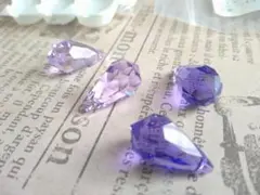 紫色ティアドロップ型クリスタルビーズ4個セット