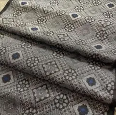 これで最後　新品解き　人気の柄　本場泥大島紬龍郷絣　ブルーの菱花文37× 110