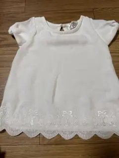 スカラップ　Tシャツ　トップス