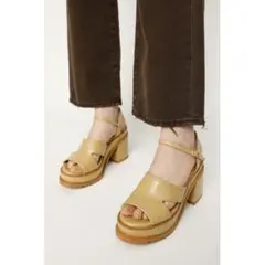 SLY CUT OUT CHUNK HEEL SANDALのサムネイル