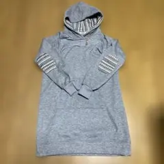 TITICACA フード付きグレーひざ丈ワンピースのサムネイル