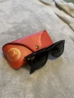 Ray-Ban Wayfarer ブラック サングラス ケース付き