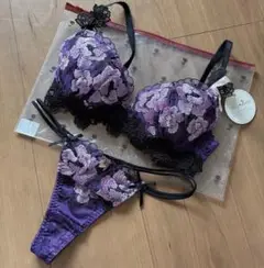 新品・未使用♡WhipBunny フラワリーストリング ブラ＆Tバック/ネイビー 新品・未使用♡WhipBunny フラワリーストリング ブラ＆Tバック
