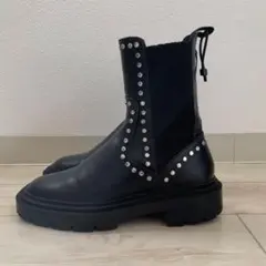 ZARA スタッズ付き黒サイドゴアブーツ