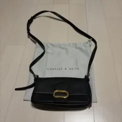 CHARLES & KEITH ショルダーバッグ ブラックのサムネイル