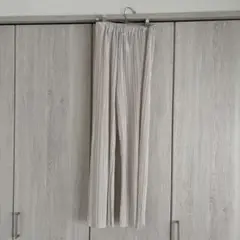 アイボリー プリーツ ワイドパンツ