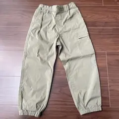 ユニクロ　カーゴパンツ キッズ カーキ 裾ゴム