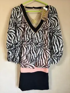 新品タグ付　d.i.a.背中お花ゴールドチェーン付ゼブラ柄シフォン切替ワンピ　F