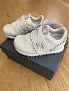 【新品未使用】ニューバランス　13㎝　373 ライトベージュ　キッズ