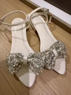ホワイト スパンコールリボンサンダル