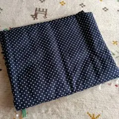 ネイビーの水玉模様生地