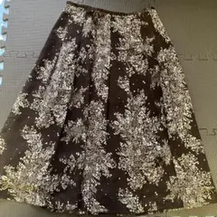 【自由区】花柄 フレアスカート ひざ丈 ブラウン　38 美品のサムネイル