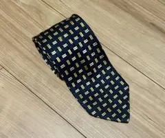 FENDI ネクタイ　 ネイビーとイエローのネクタイ