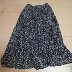 GU プリーツスカート S 黒と白のドット柄